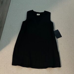 Tuckernuck Elegant Black Linen in size S.